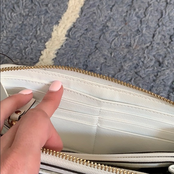 Kate Spade White Wallet - Picture 6 of 8